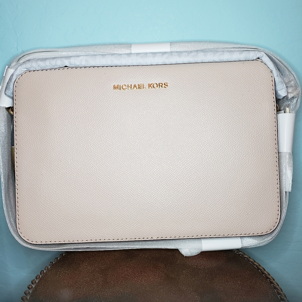 MICHAEL KORS Jet Set LG EW CROSSBODY SOFT PINK COLOR GOLD HARDWARE